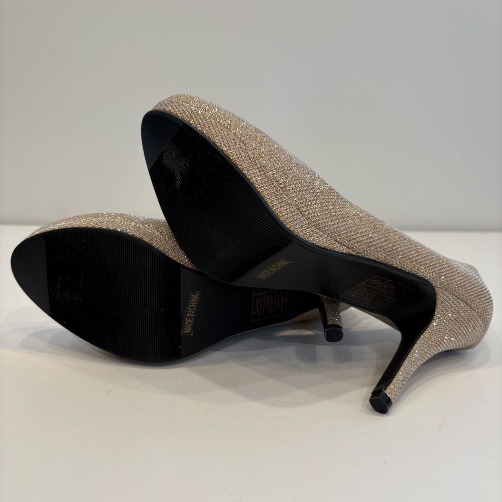 NIB David’s Bridal Women’s Gold Metallic Stiletto Heel Platform Pumps Size 8.5