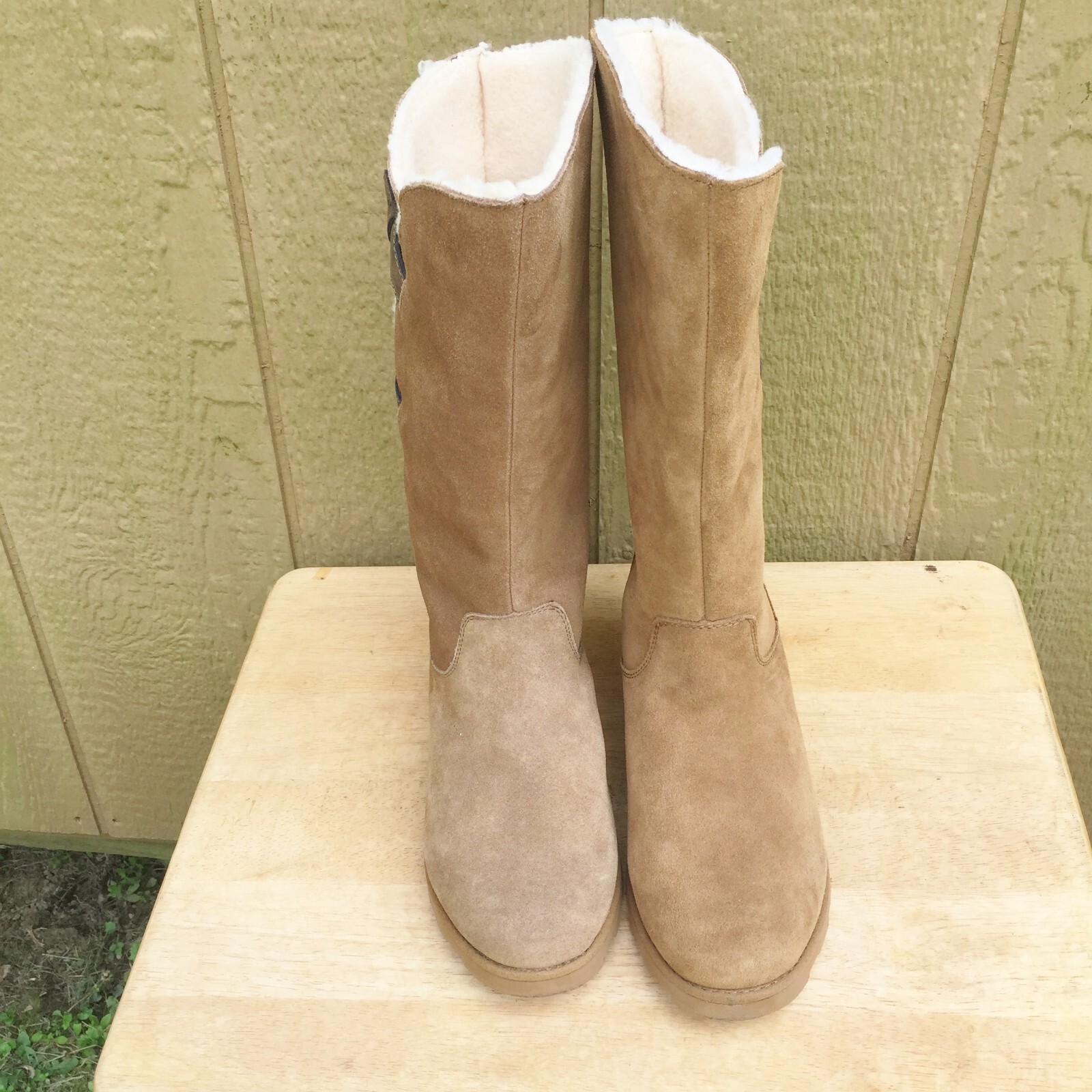 Mismatched Bear Paw Hayden Woman Boots Size US 7 Right & 8 Left Brown Suede NEW