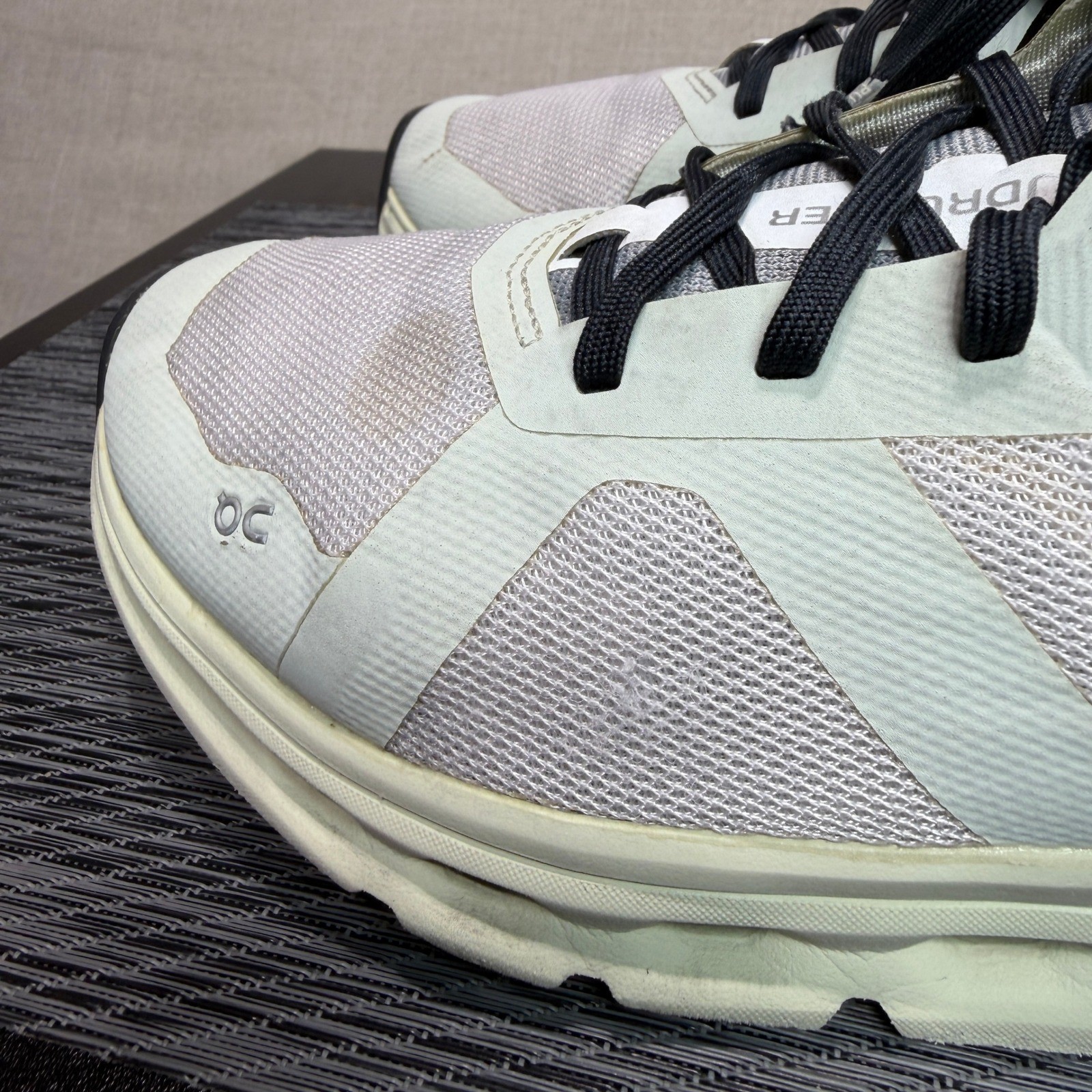 On Running Cloudrunner – Womens 8 – Frost Aloe Athletic Jogging 46.99019