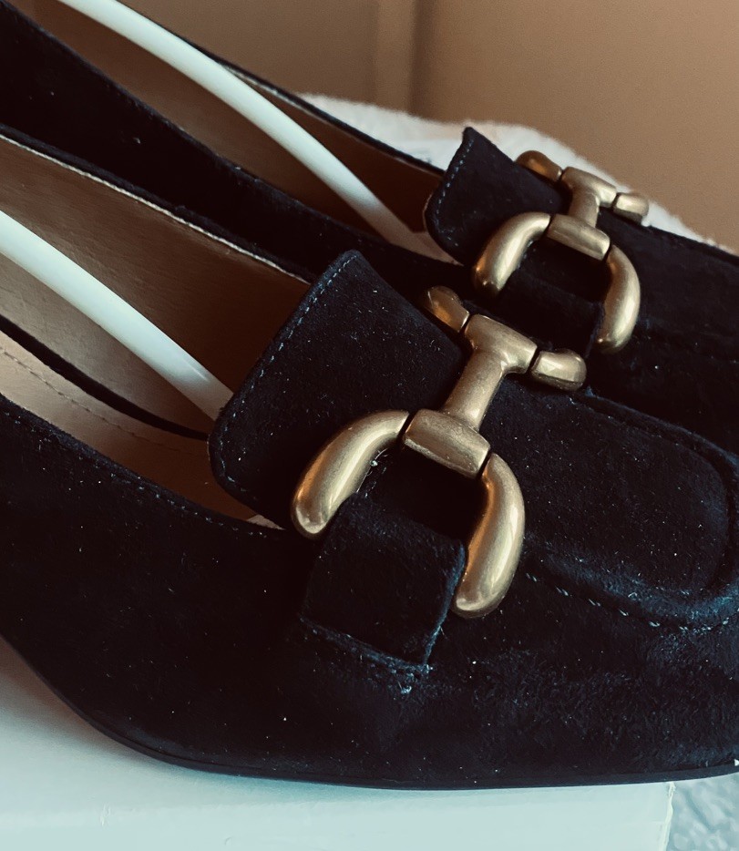 NIB Nine West Black Suede Heels Size 9M Veepe Leather Gold Link Chain Loafer￼￼￼