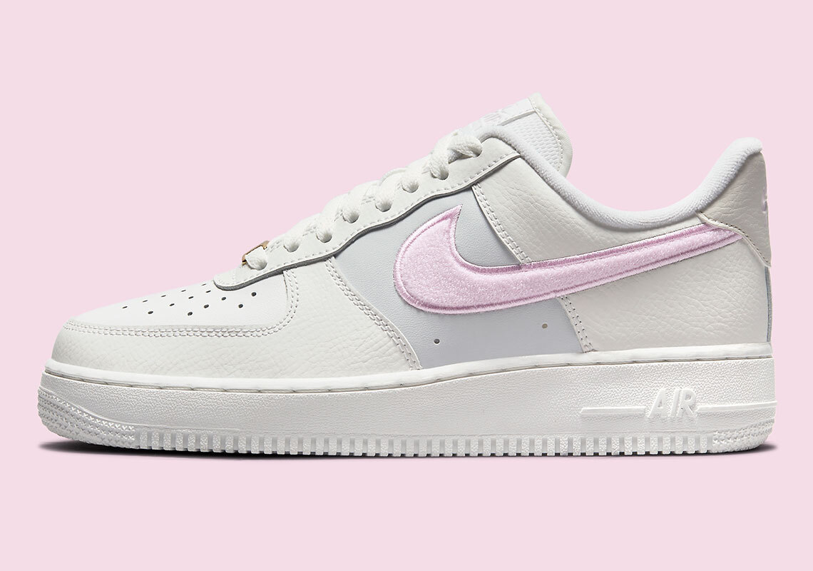 Nike Air Force 1 ’07 Summit White Regal Pink Nby DQ0826-100 11.5 Women = 10 Men