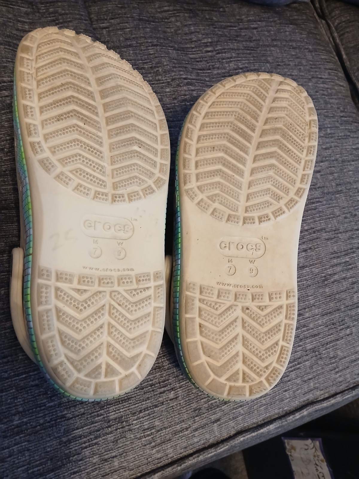 Crocs Bayaband Chevron Band Clog SlipOn Shoes STUCCO MULTI US Men 7 Womens 9 EUC