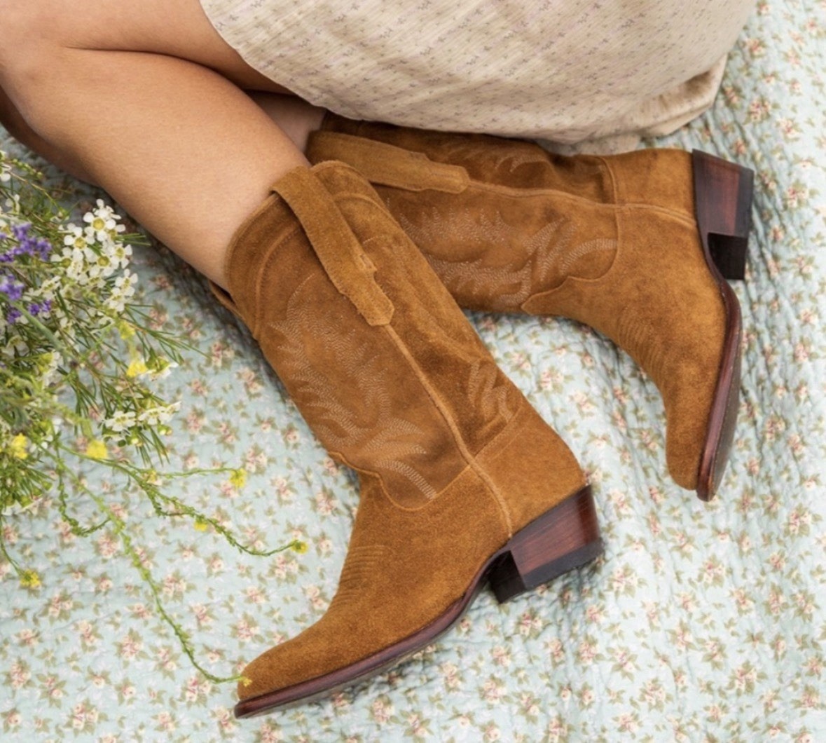 Tecova Suede Boots 6.5 (Josie) Brown