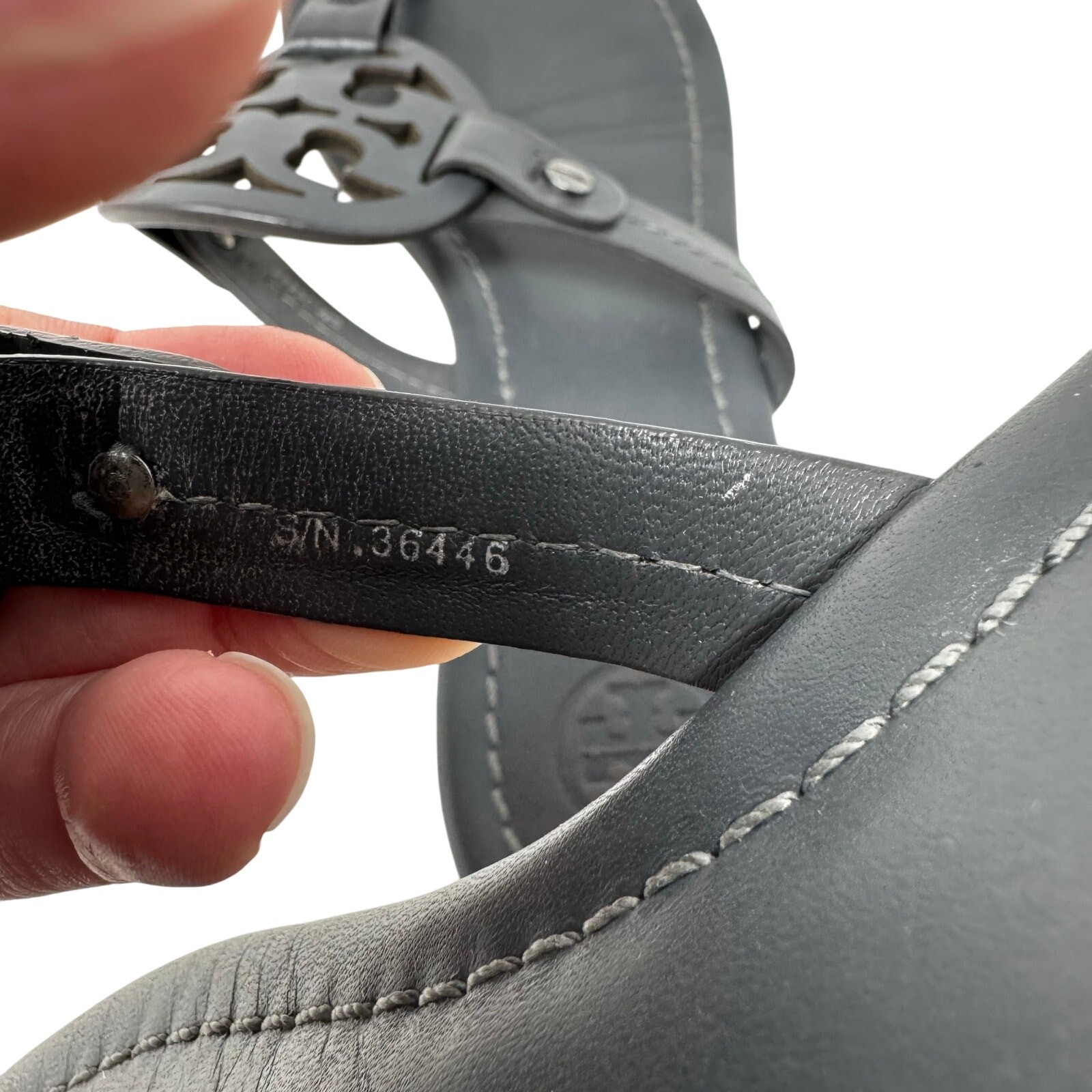 TORY BURCH Gray Grey Patent Leather Miller Classic Designer Logo Sandals Sz 8.5