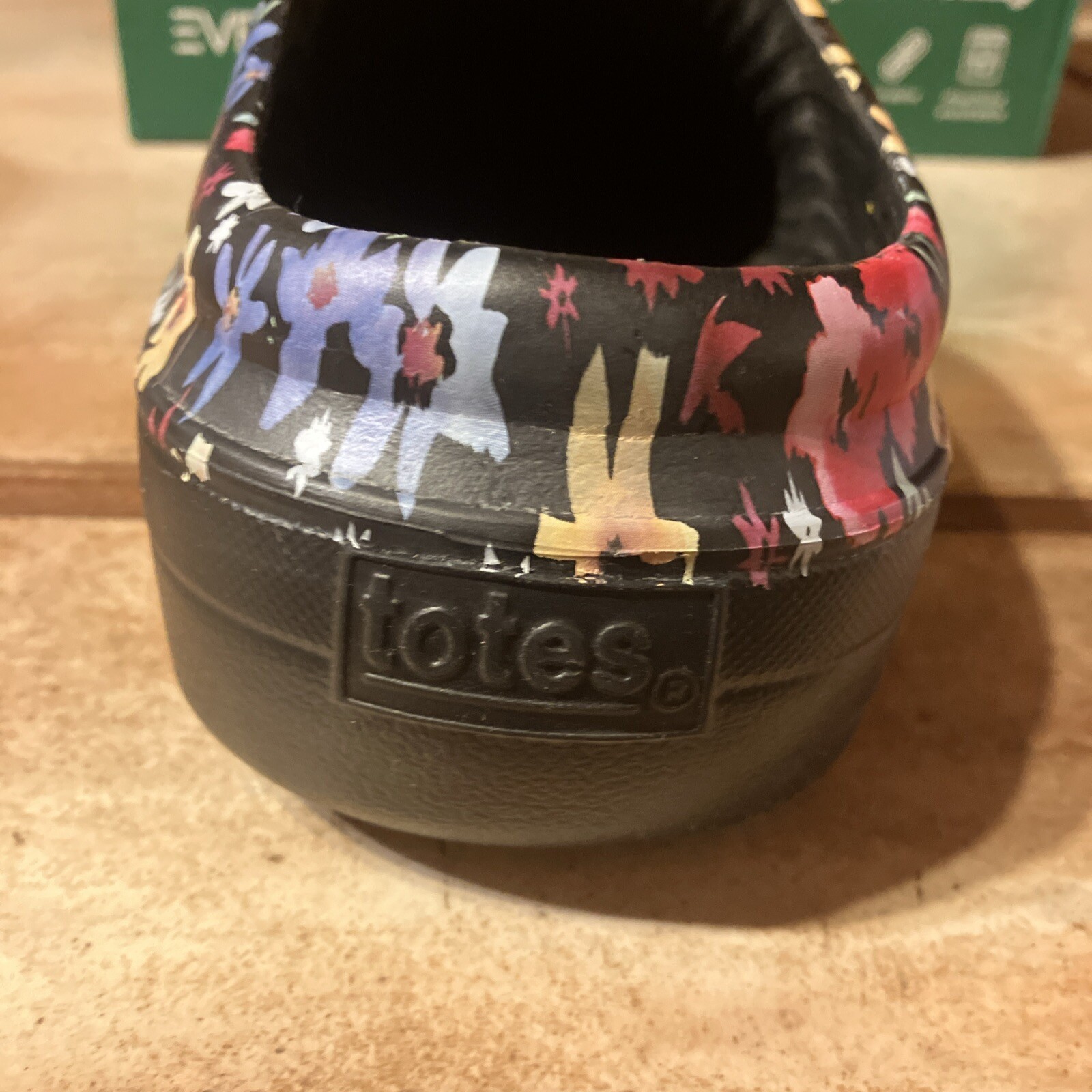 totes Women’s Ultra Tough Super Comfy Lightweight Size 10 Floral Gardening Clog