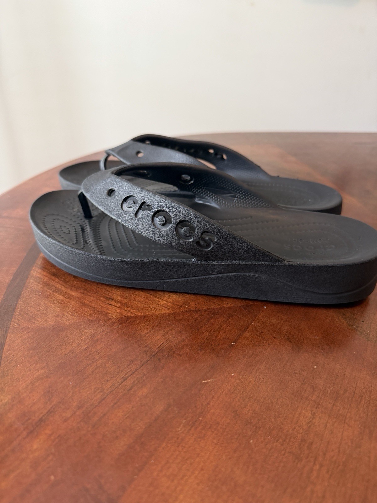 Crocs Women’s Baya Black Flip Flops Chunky Platform Sandals Women’s Size 9