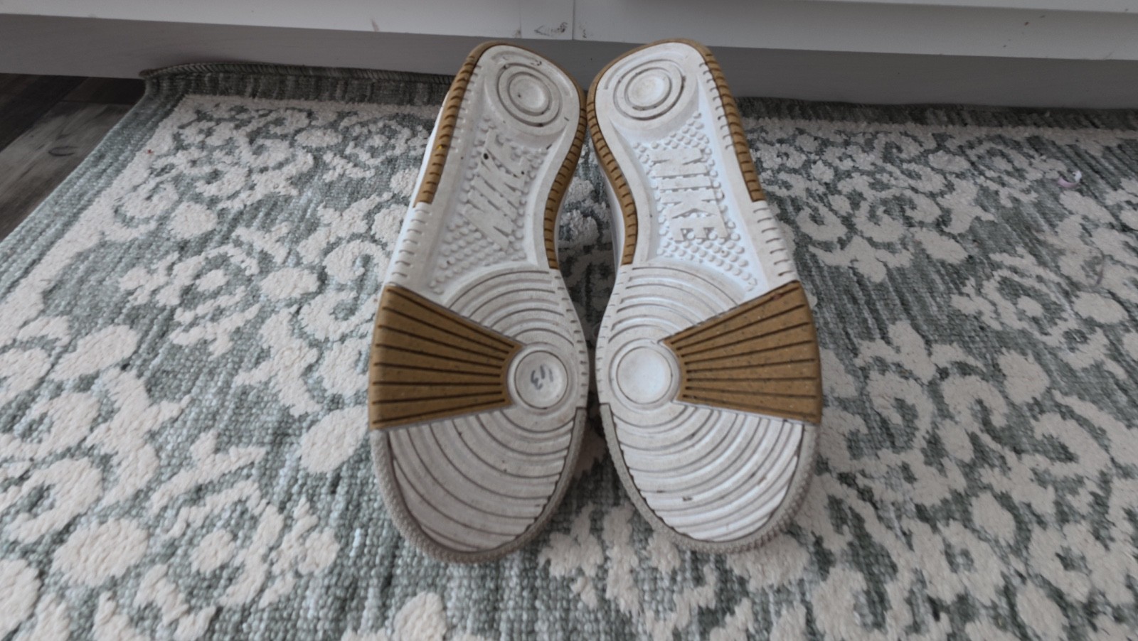 Nike Women’s Shoes Air Force Size 9.5 White and Cream