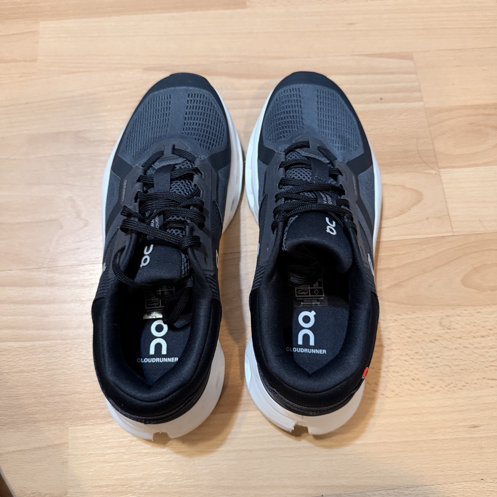NIB On Cloud Cloud Runner 2 Eclipse/Black Athletic Womens Shoes 9