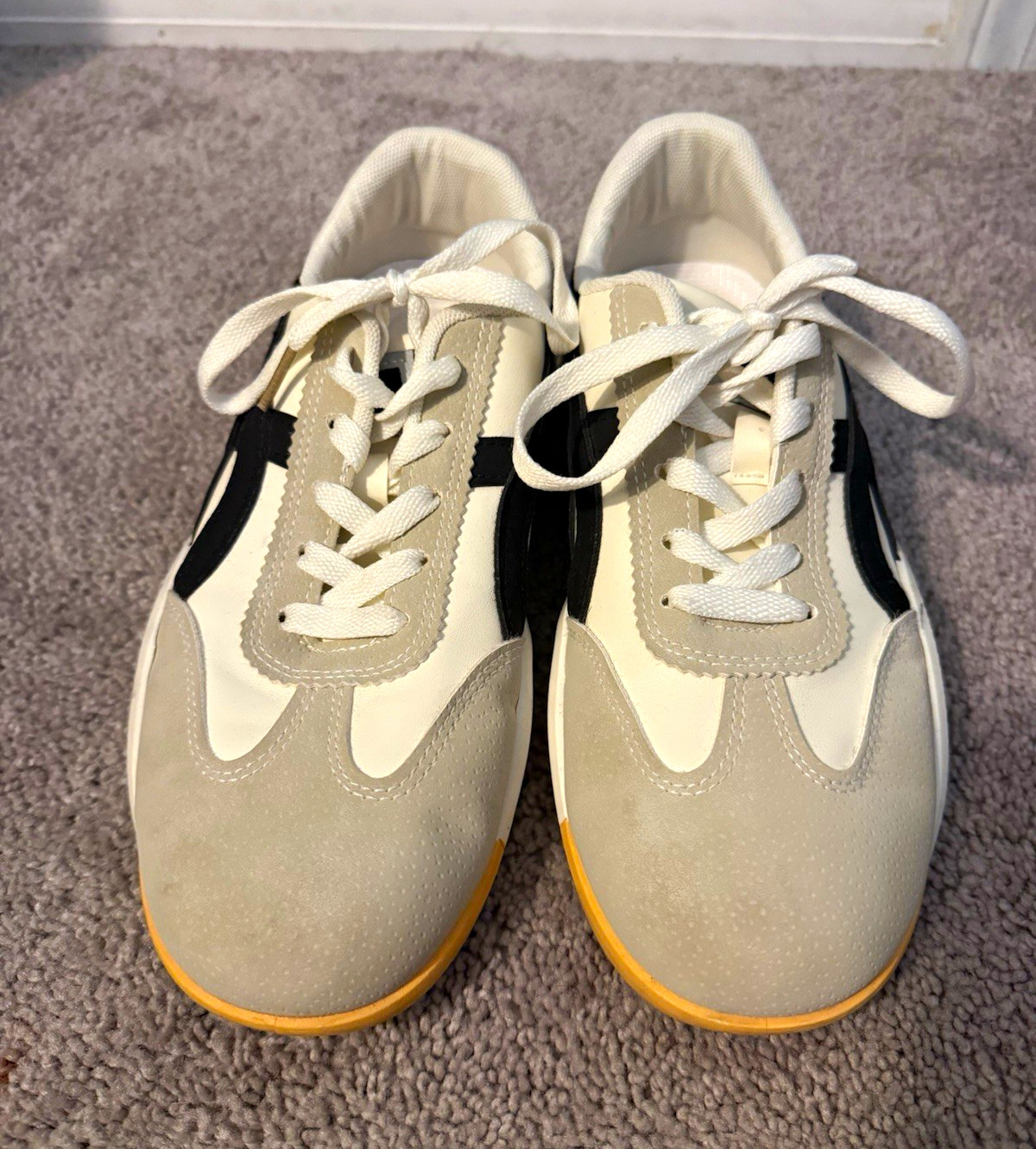 De Florance White/Black/Beige Low Top Lace-Up Sneakers Colorblock Casual