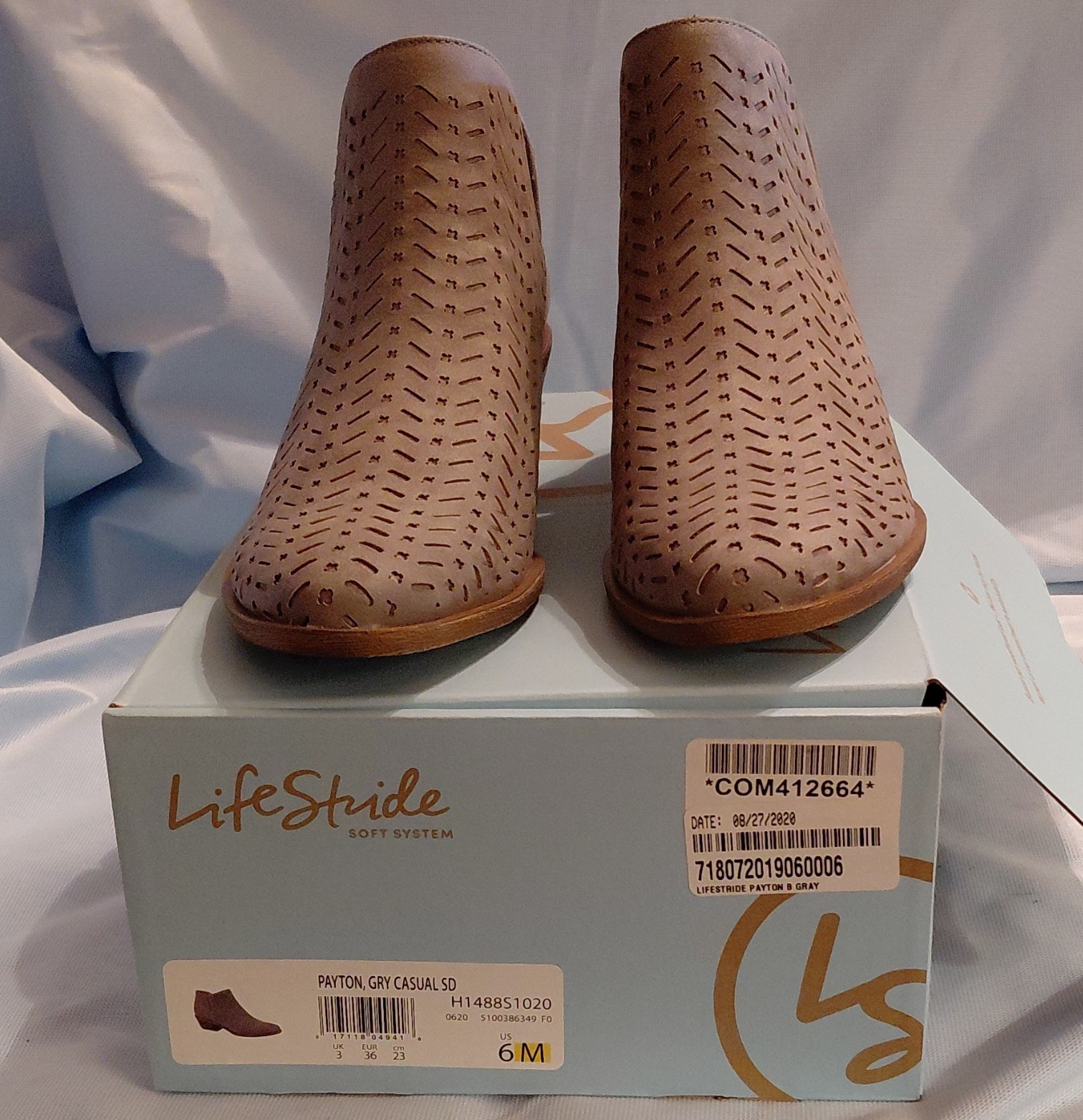LifeStride Payton Gray Perforated Leather Pointed Toe Pull On Ankle Bootie 6M