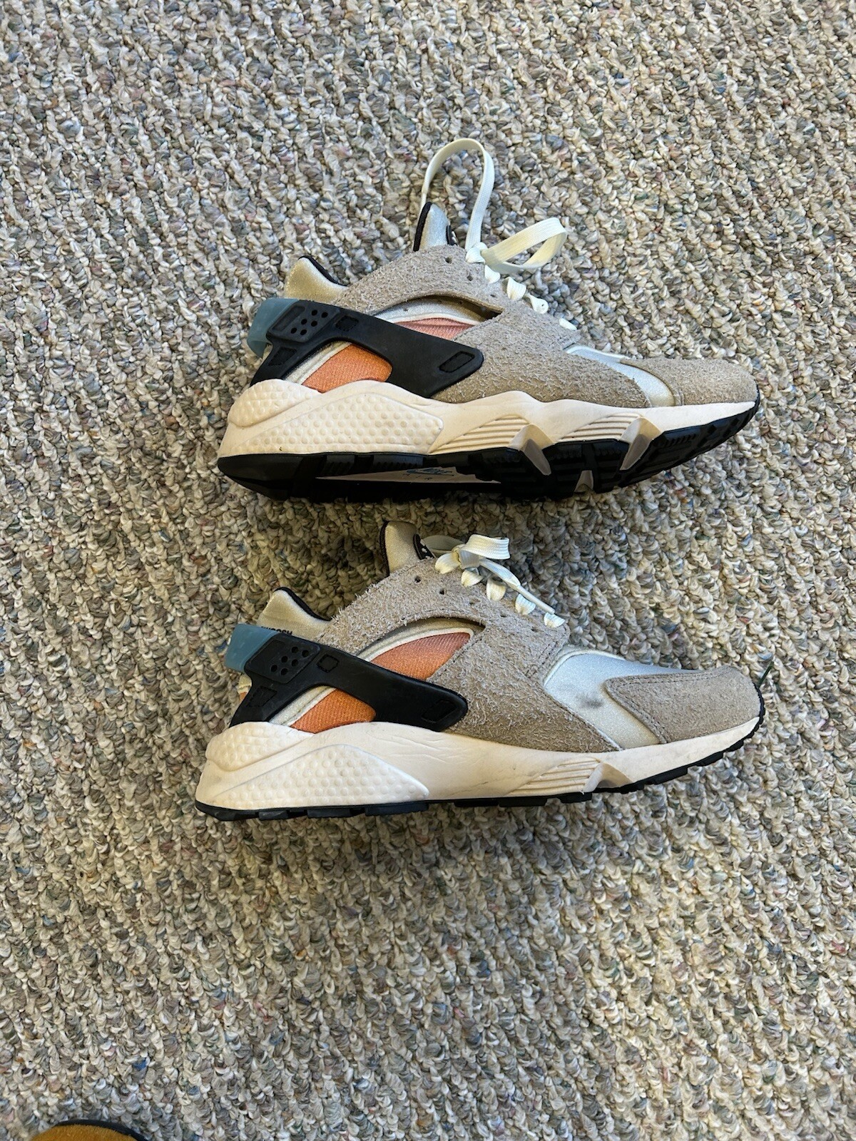 Nike Huarache Women’s Size 7 Multicolor Beige