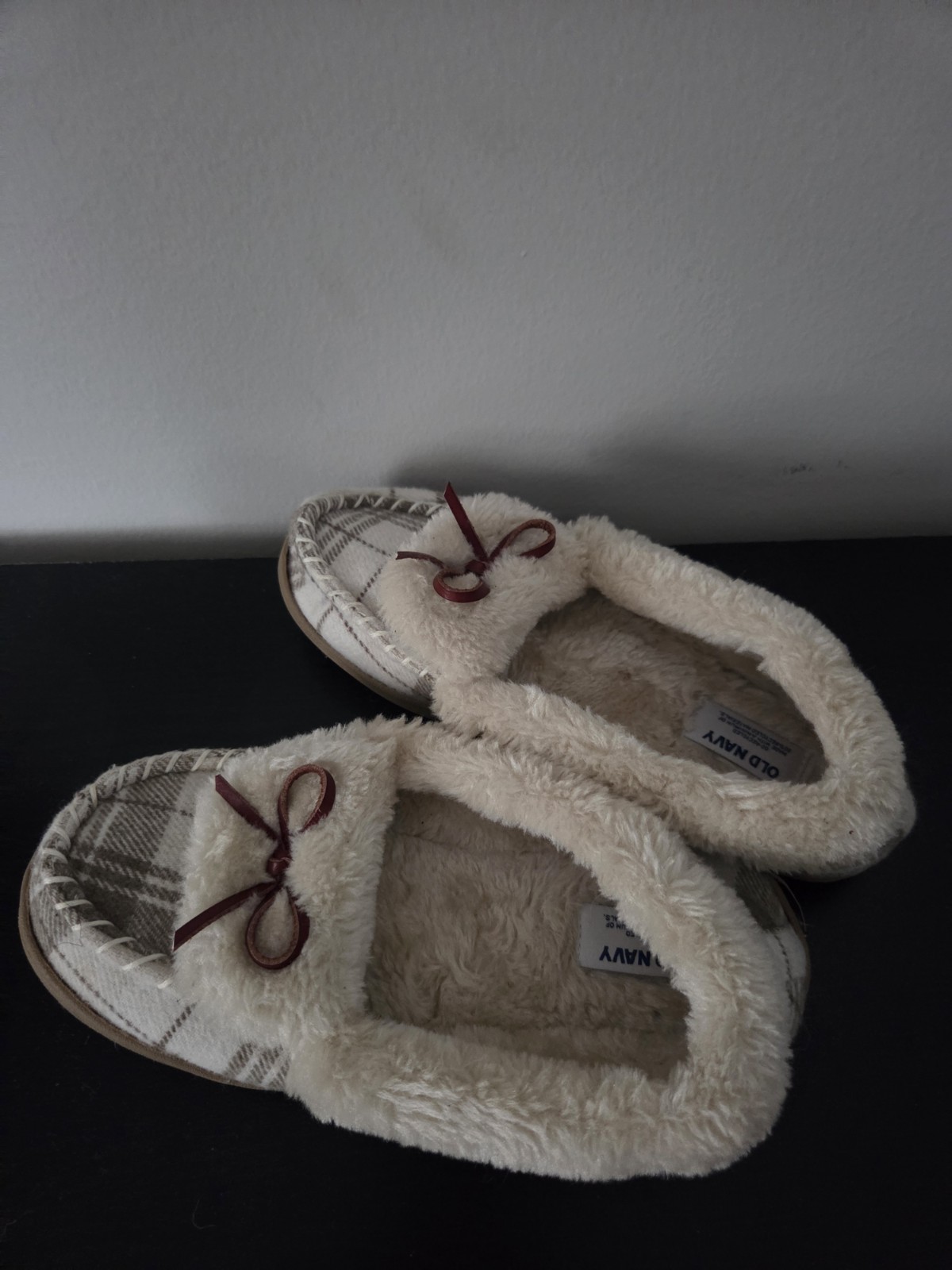 Faux-Fur Trim Moccasin Slippers Old Navy Size 7 Bow Detail Tan Plaid