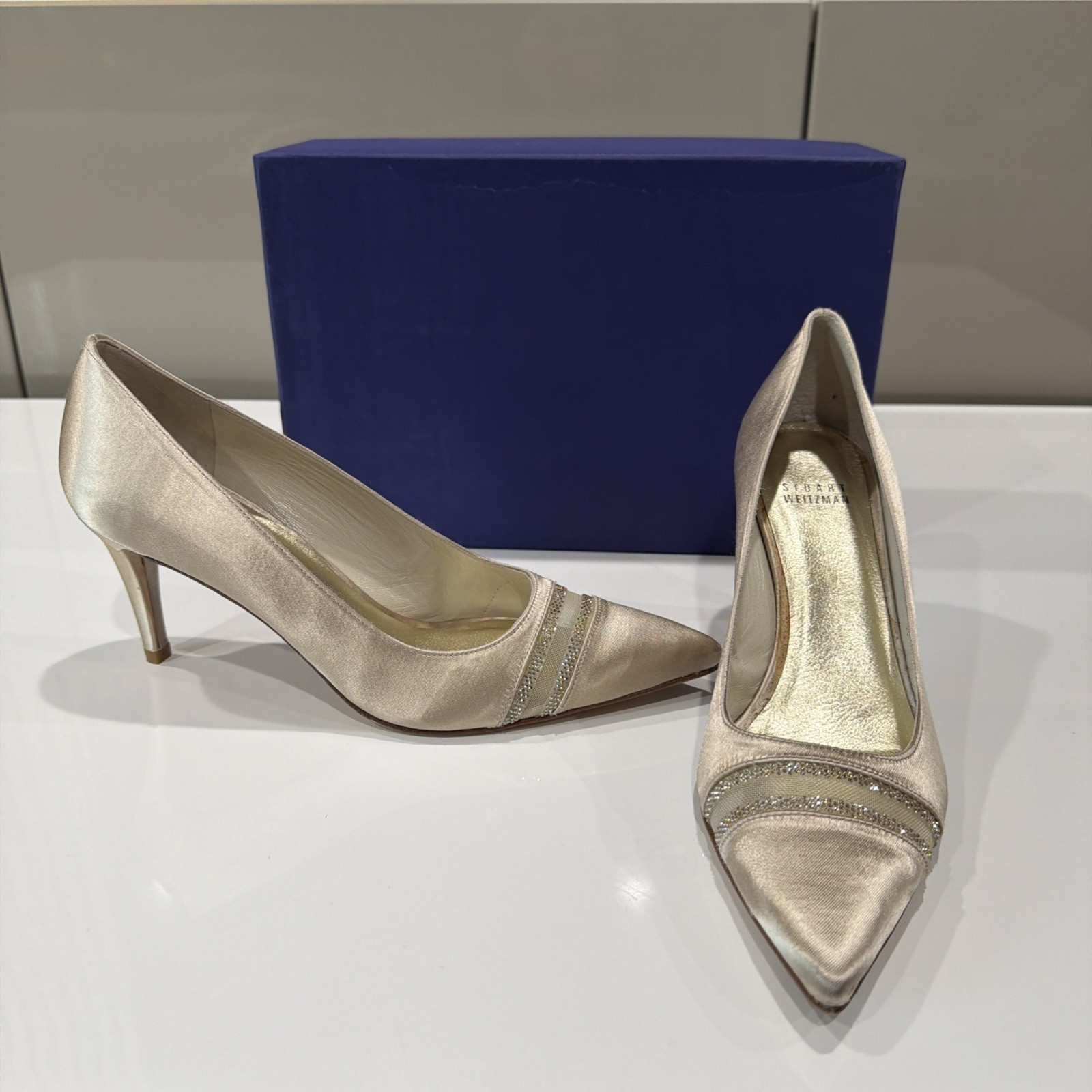 Stuart Weitzman Champaign Satin Point Toe Mid Heel Sz 8 Wedding Guest