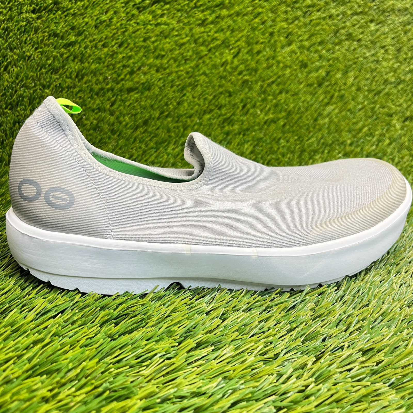 OOFOS OOmg eeZee Low Womens Size 8.5 Gray Casual Walking Slip On Recovery Shoes
