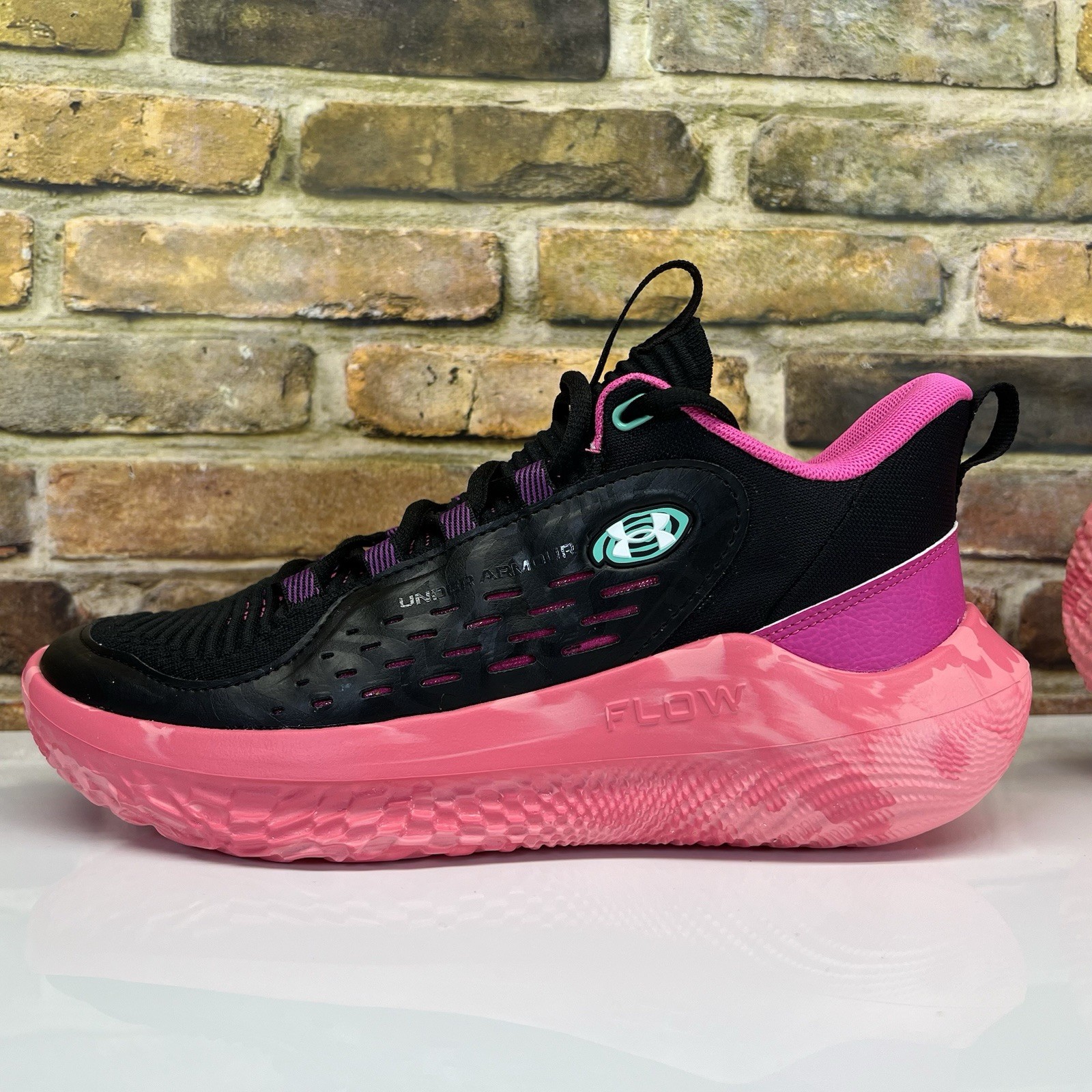 Under Armour Flow Breakthru 5 Womens Sneakers Black Pink 3028826-001 Size 9.5