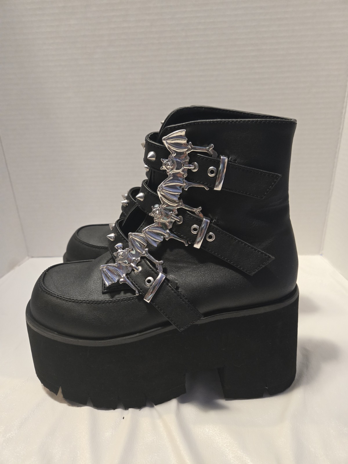 DEMONIA Womens ASH55/BVL Chunky Vegan Black Bat Buckles Platform Ankle Boot Sz 6