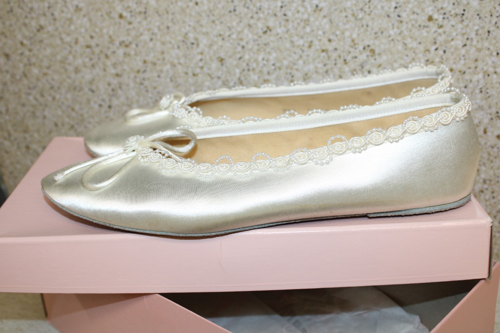 (EM)Women’s Dyeables™ Inc. White Satin Flat Shoes Wedding Formal Evening- Sz 9.5