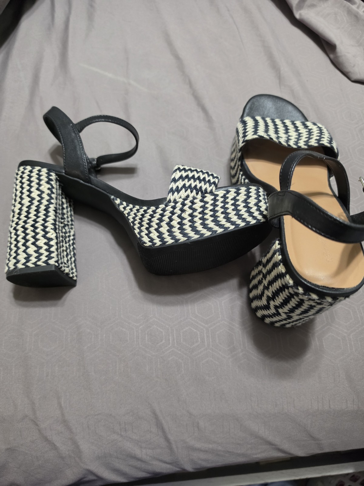 Universal Thread Women’s Black White Chevron Platform Ankle Strap Open Toe 10