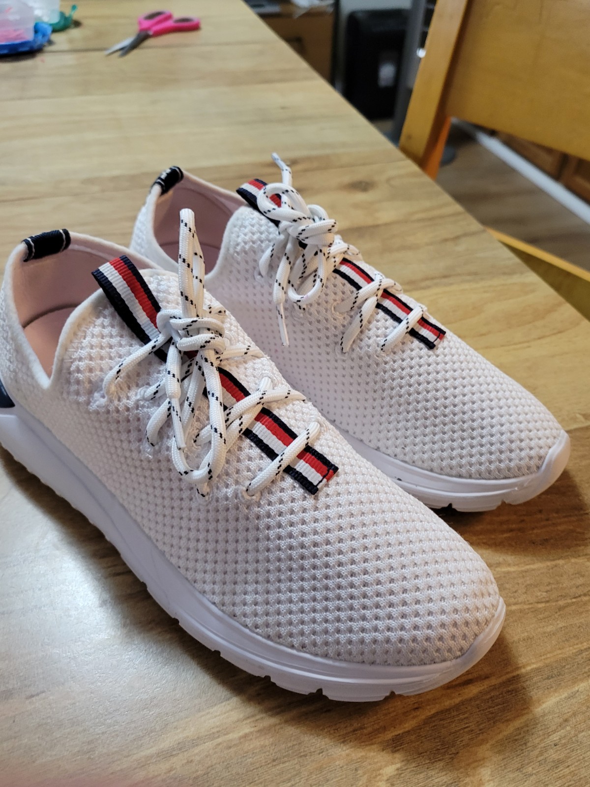 T. Hilfiger Sporty White Noelen Mesh Sneakers w/Signature Stripe Detail sz 8.5M