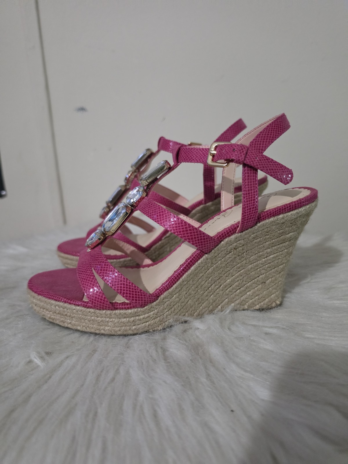 EUC Amelia Grace Fuschia AG Rachel Jeweled Strappy Wedge Sandals Size 6 W/ Box
