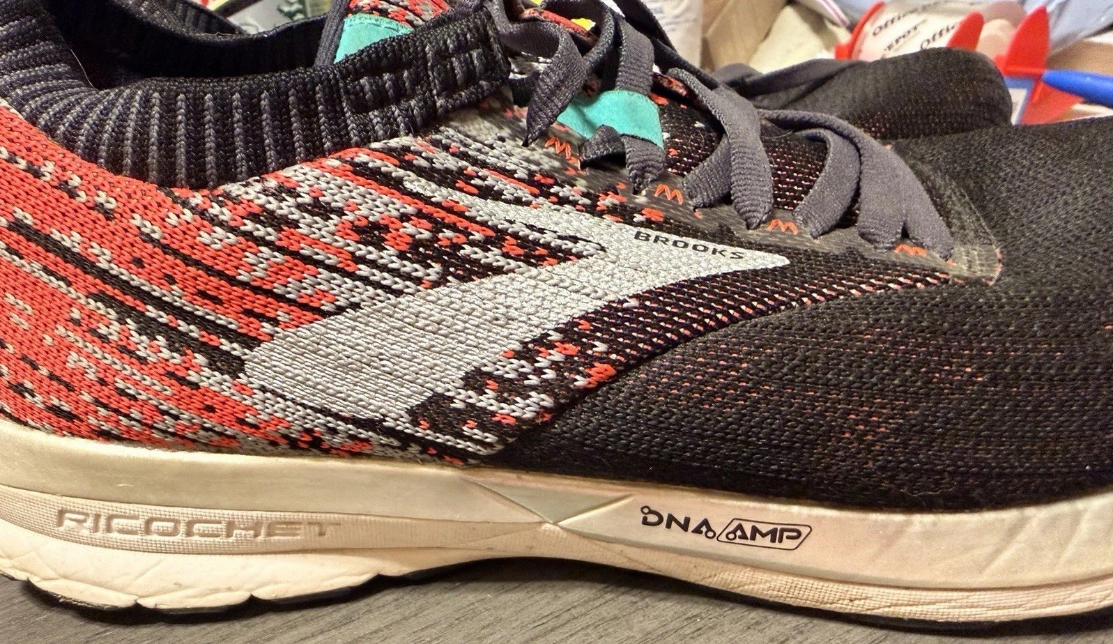 Size 9.5 – Brooks Ricochet Black Pink Aqua