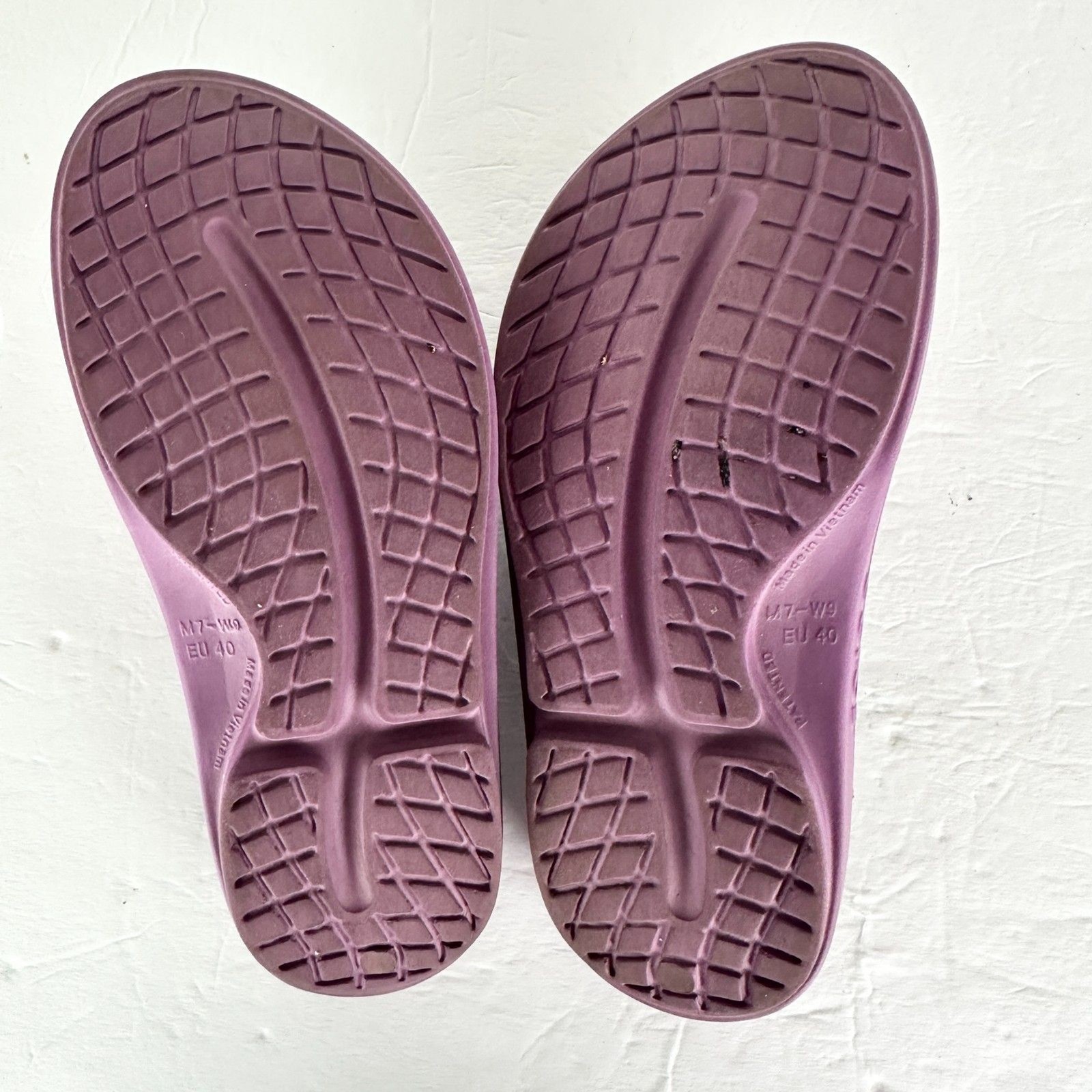 OOFOS Womens OOahh Slide Sandal Size 9 Plum Purple Recovery Comfort