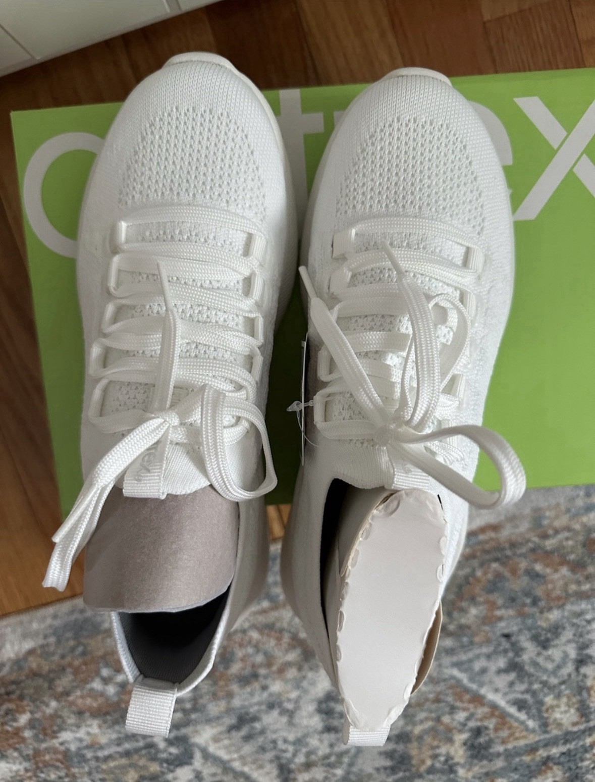 Aetrex Carly Women’s White Sneakers