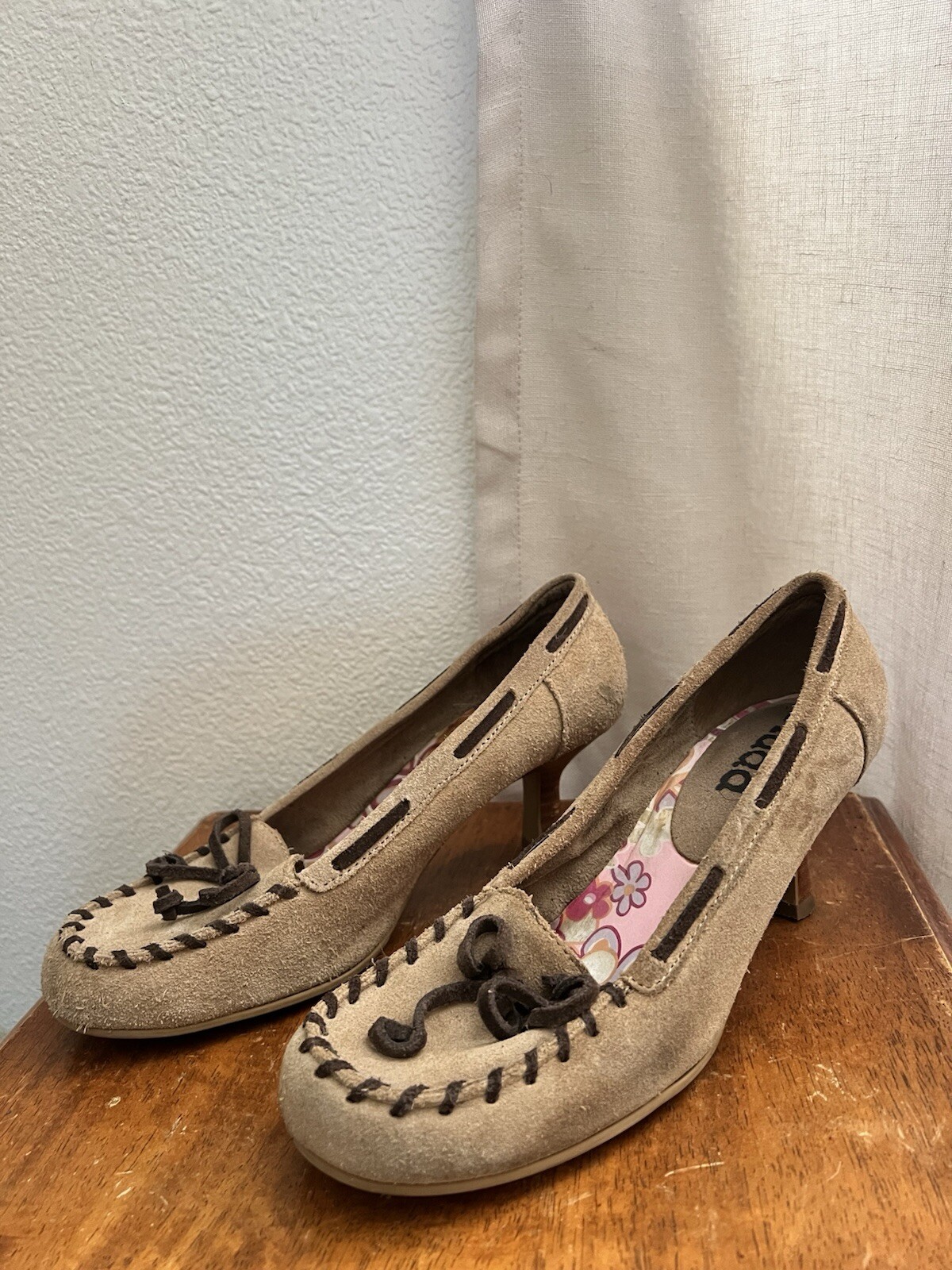 Y2K 2000s Mudd Shoes 8 Kitten Heel Moccasin Tan Suede Leather Slip On Pumps Boho