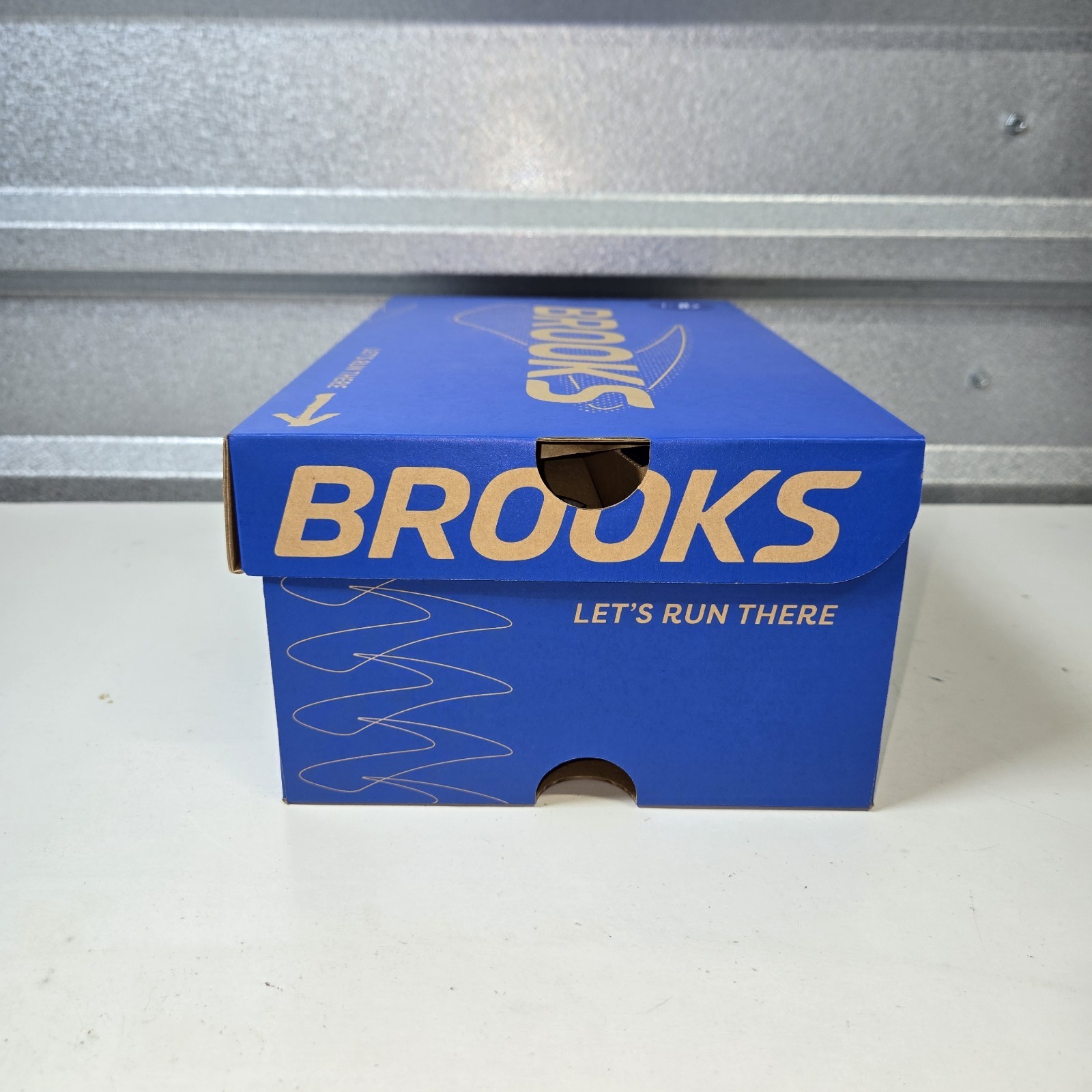 Brooks Ghost Max 2 Mickey Mouse Women’s Running Shoes Size 8.5 (B) runDisney NEW