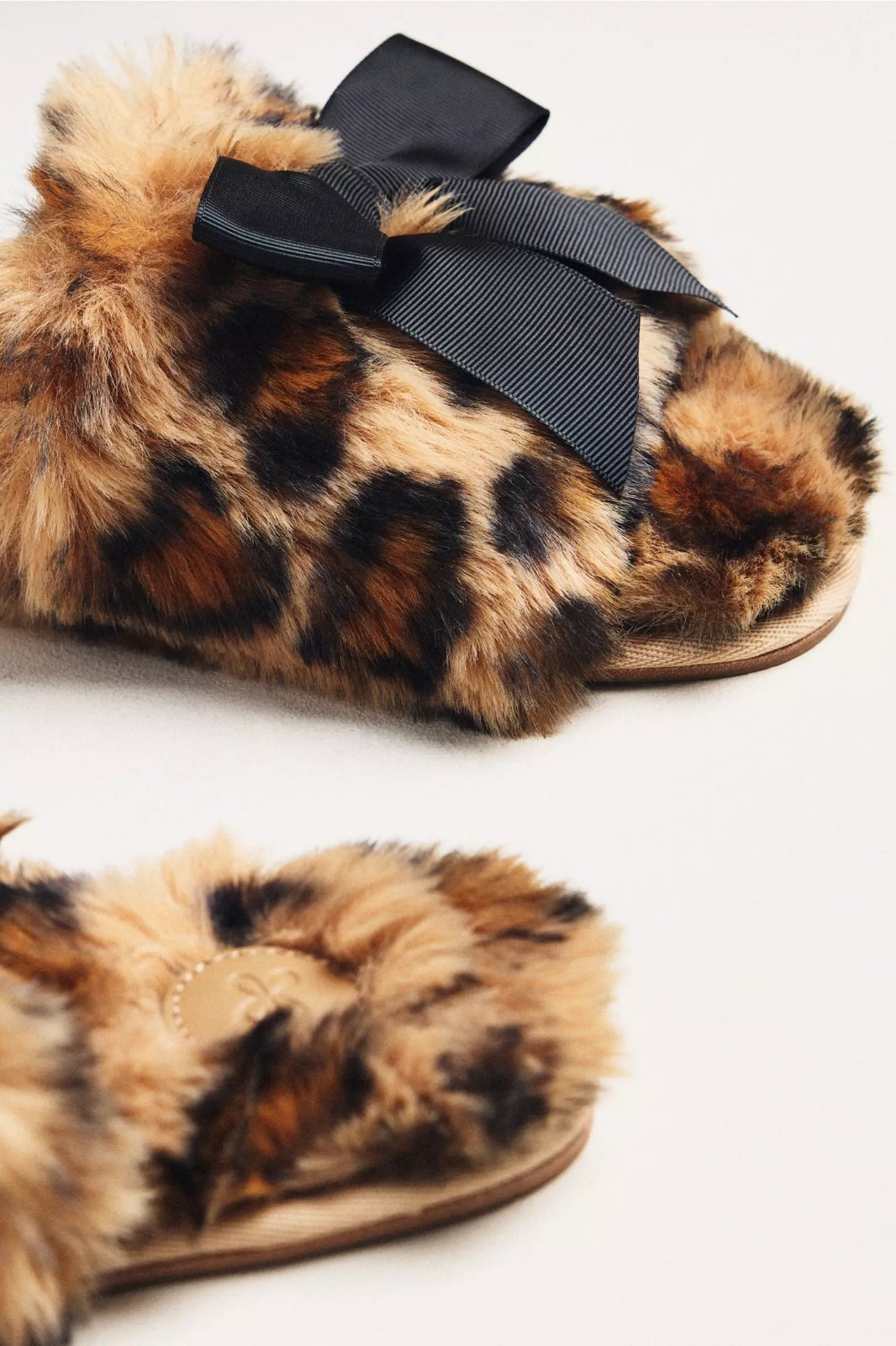 NWT Anthropologie Maeve Faux Fur Open Toe Bow Slippers Leopard Size S 6-7