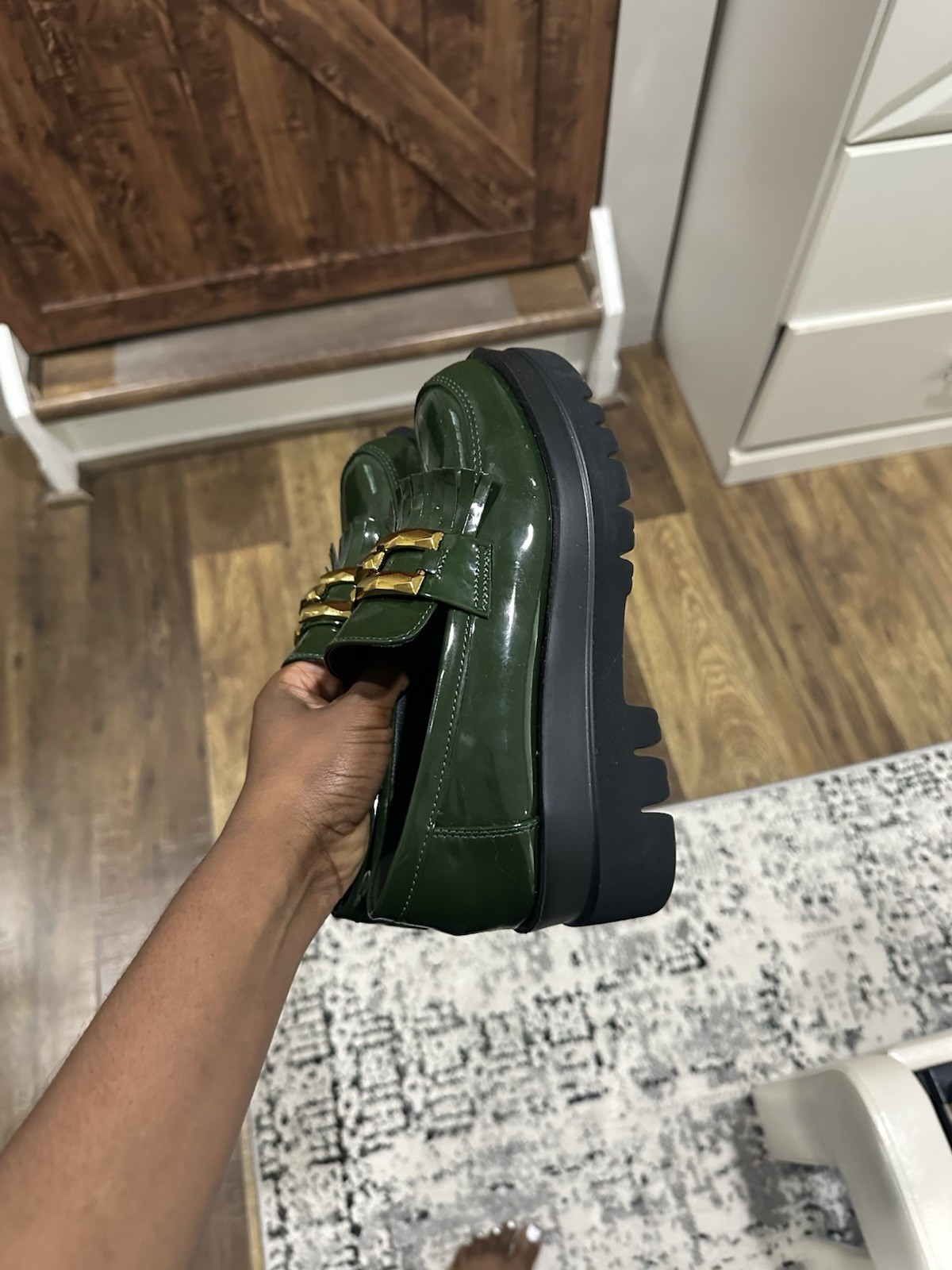 Women’s Green Leather Slip-On Loafer Flats, Gold Chain Accent, US 5.5 EU 36