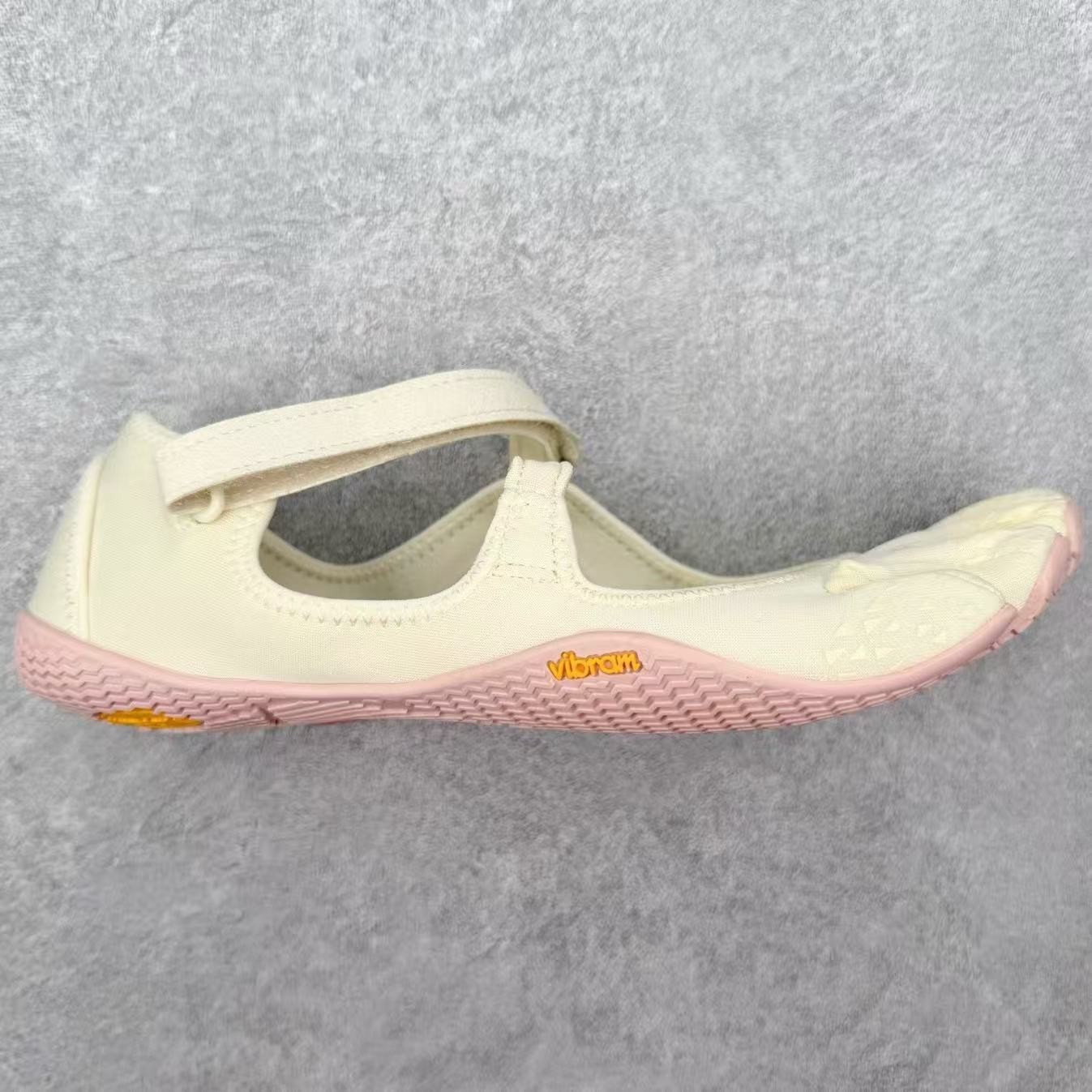 Vibram FiveFingers Women’s V-Soul Cream Pink Barefoot Trainer-Anti-Slip Gym Shoe