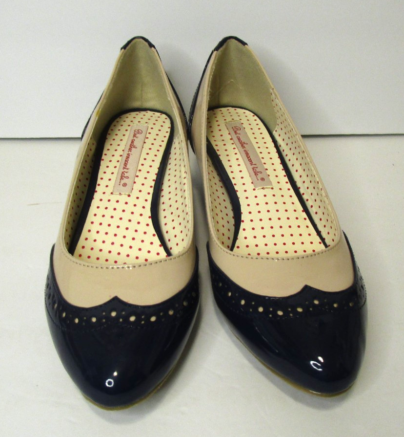 B.A.I.T. Ida Heeled Oxford Pumps Retro Two Tone Cream/Navy Shoes Women’s Size 8