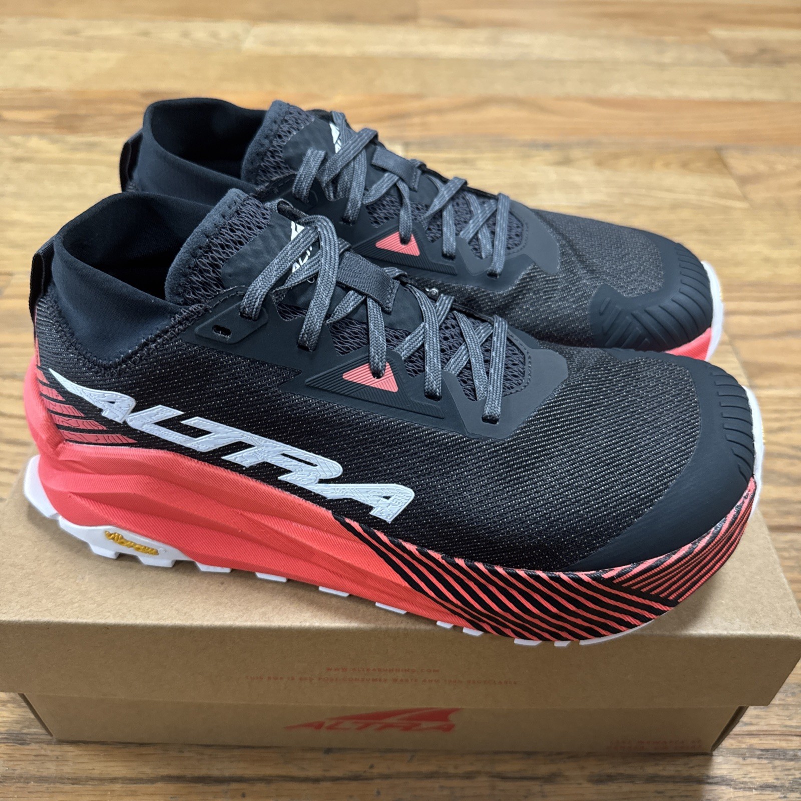 Altra Olympus 275 – Coral/Black – Women’s 9 US (New)
