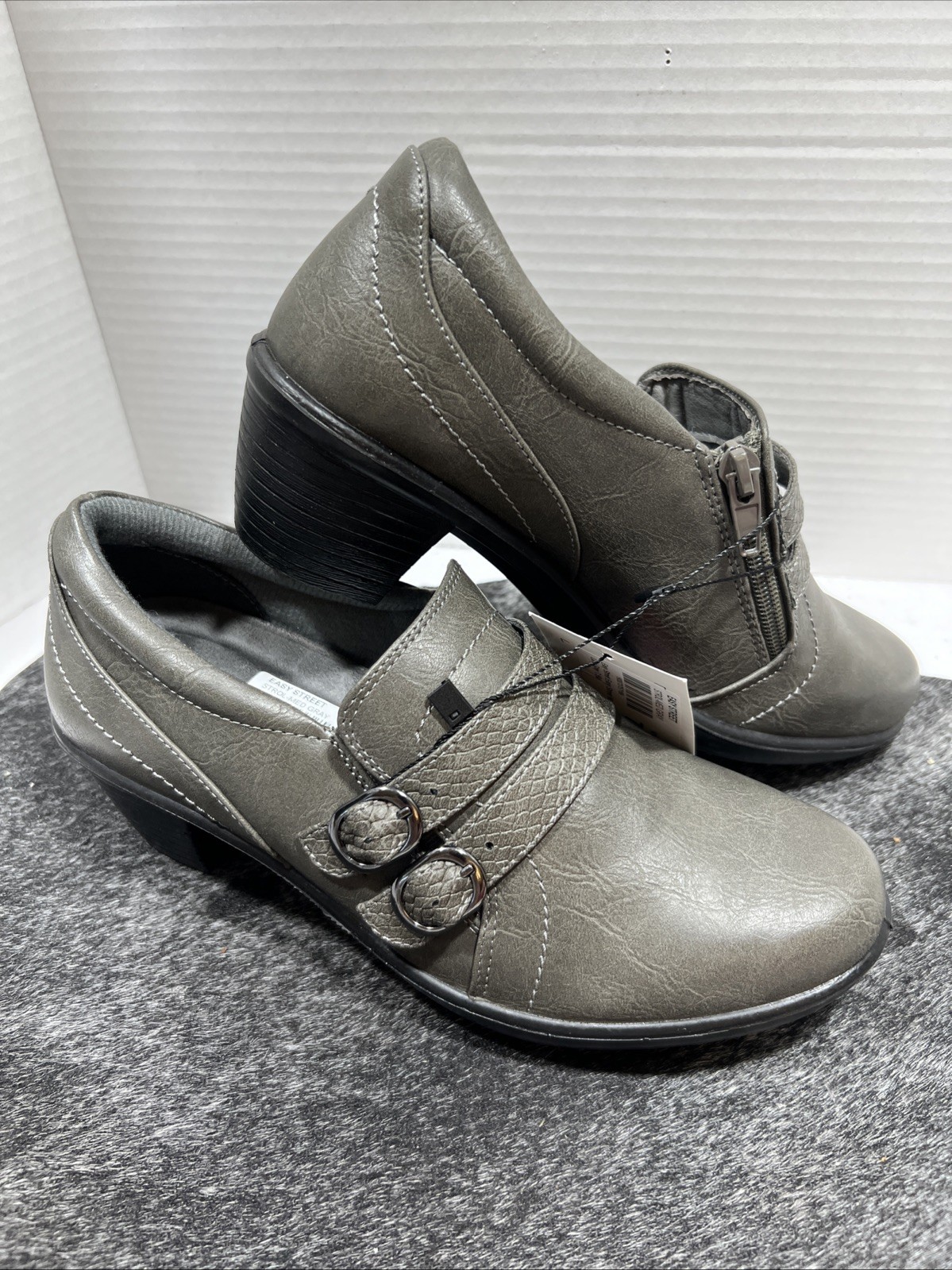 Easy Street Women’s Faux Leather Grey Stroll Comfort Shoes Size 7.5