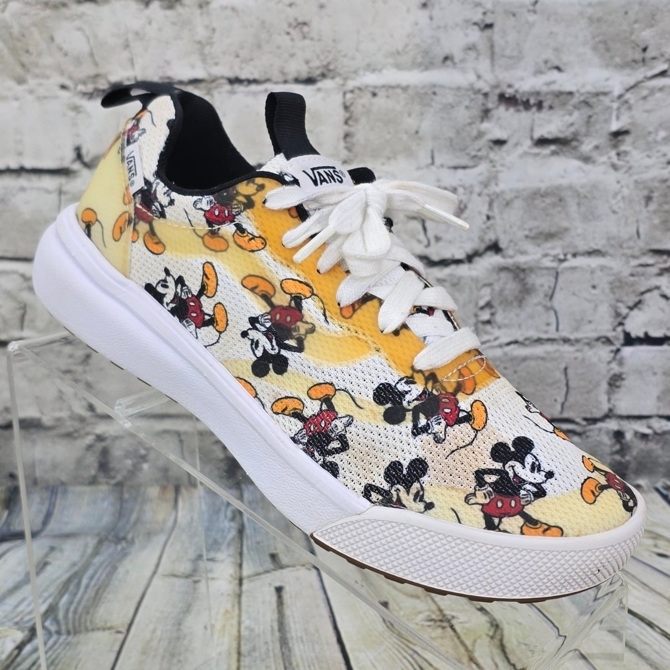 Vans UltraRange Exo SE Disney Mickey Mouse Sneakers Womens 7 Athletic 721356