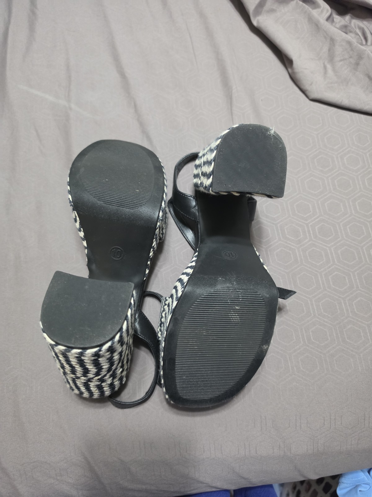 Universal Thread Women’s Black White Chevron Platform Ankle Strap Open Toe 10
