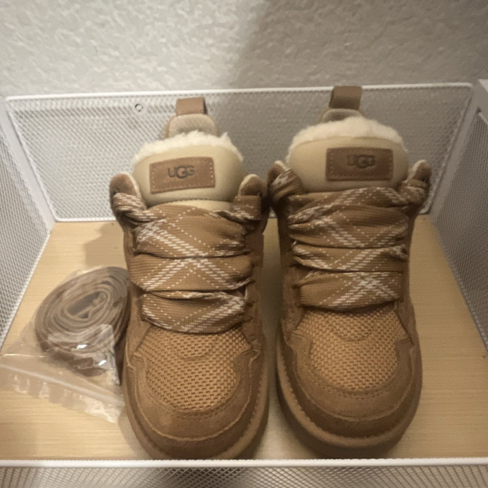 UGG lowmel Brown