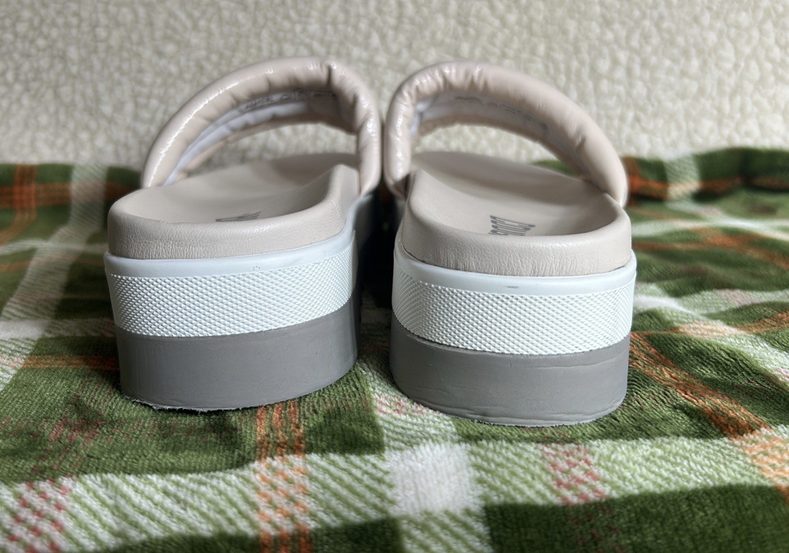 Cougar Naomi s11M Leather Slide Sandals Classic Designer Ivory/White/Gray