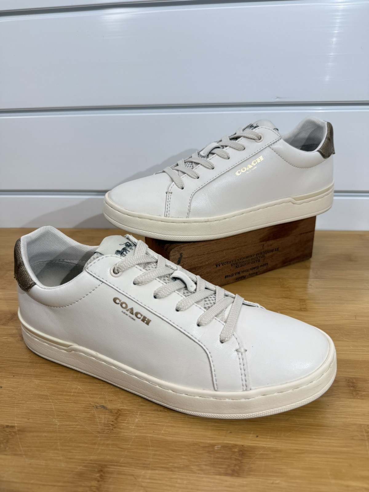 COACH Clip Low Top Leather Sneakers Size 9B Chalk/Khaki Signature 1941 B40