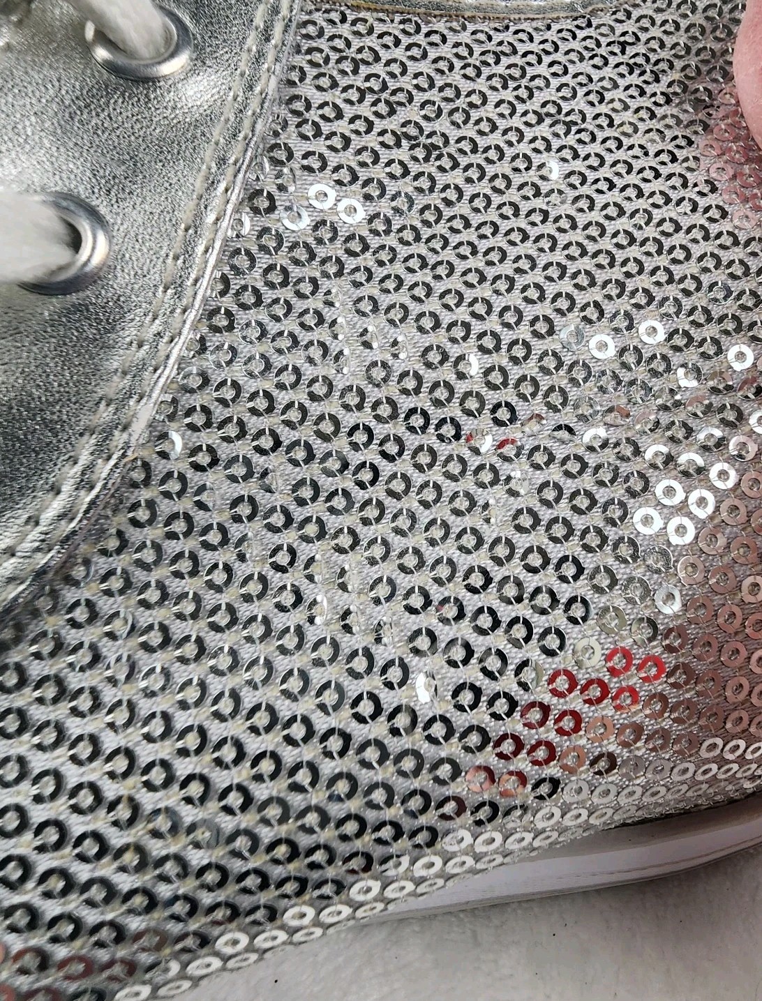 Gotta Flurt Silver Sequin/ White Women’s High Top Shoes 11 Destiny