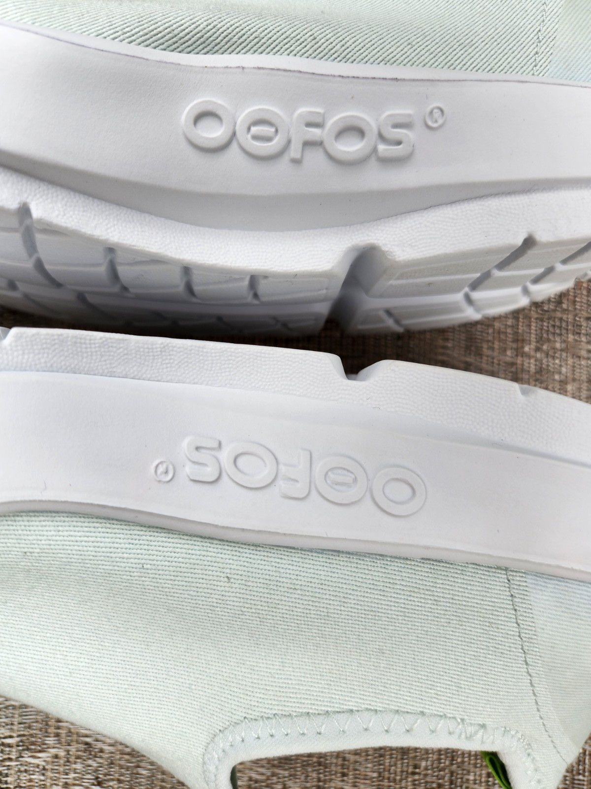 OOFOS OOMG EEZEE Low Recovery Casual Shoe, Pale Green, Women’s 8, EUR 39