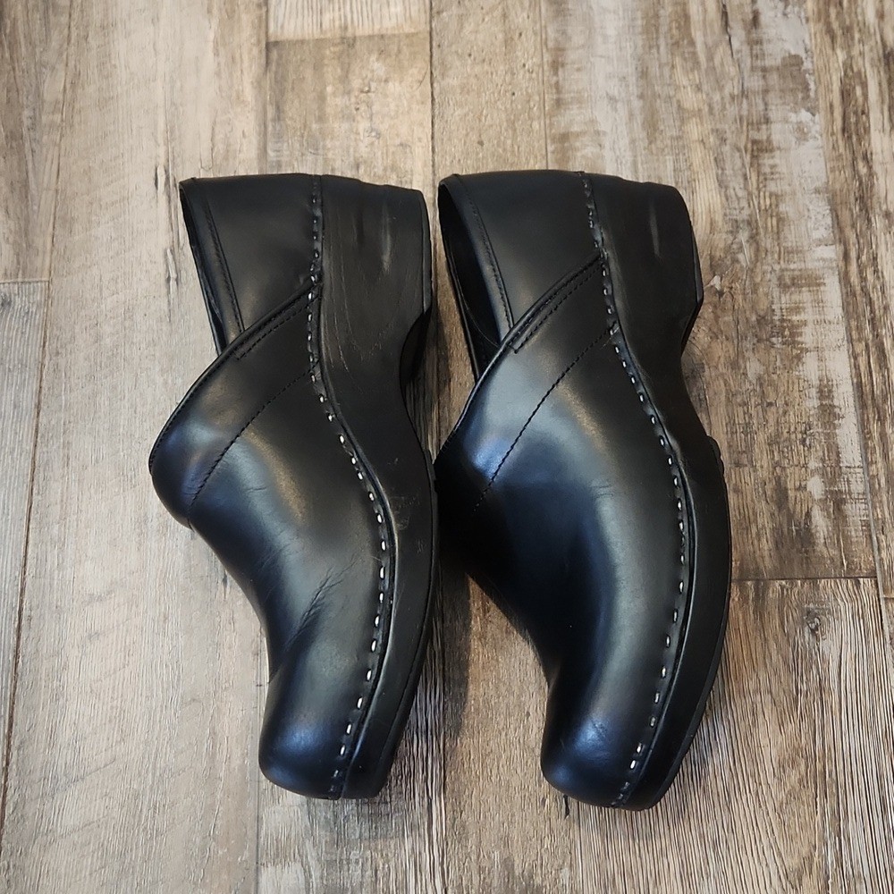 L.L. Bean Womens Black Leather Clogs Size 8.5M Casual Neutral Workwear Nurse