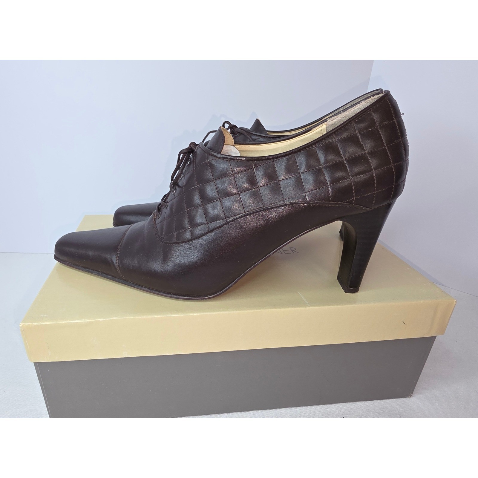 Casual Corner Brown Leather Quilted Lace Up Oxford Heels Made in Italy 7M372