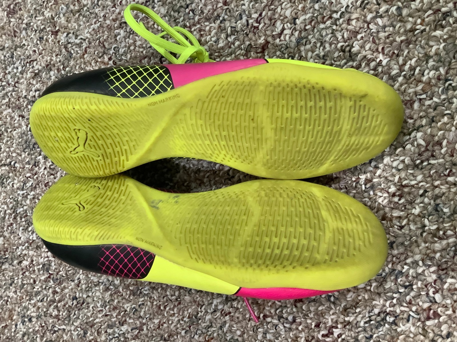 PUMA Evo power 4 Soccer shoes indoor 5 C Pink Yellow black flat sneakers play
