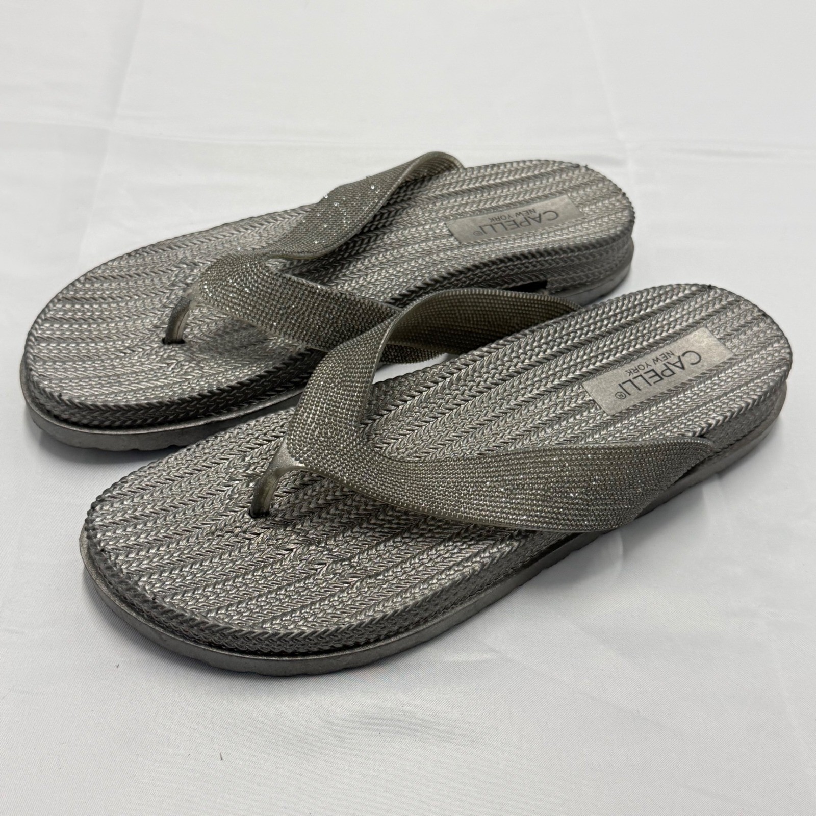 Capelli New York Womens Silver Metallic Glitter Platform Flip Flop Sandals 9