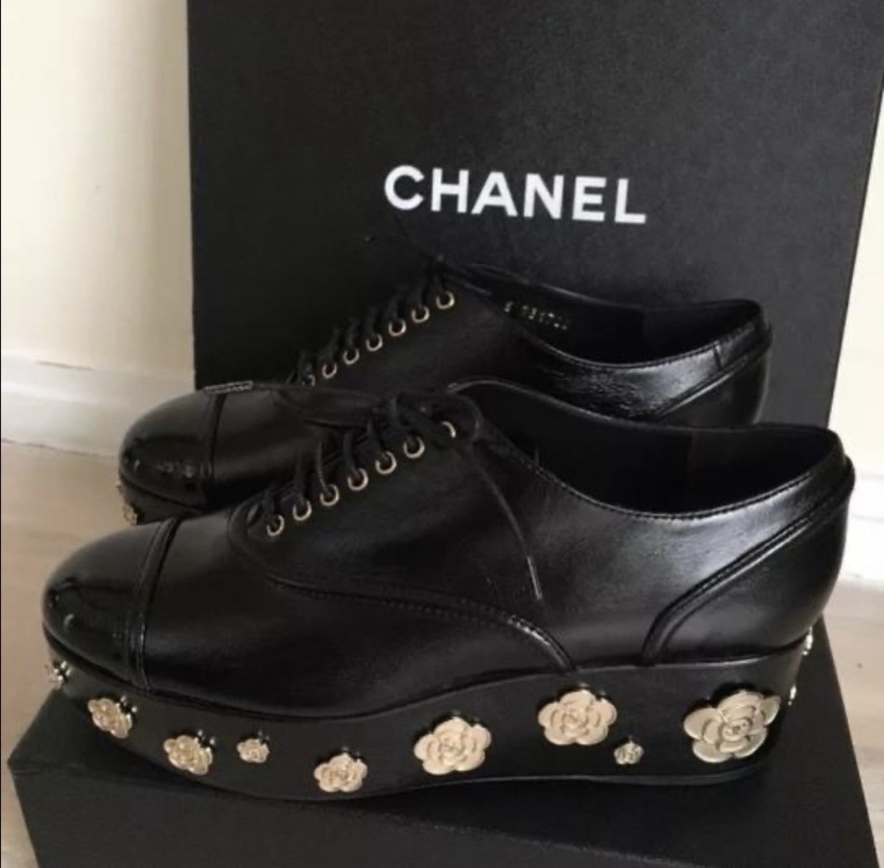 CHANEL Black Leather Lace-Up Camellia Platform Cap Toe Oxford EU 38 Excel Cond.