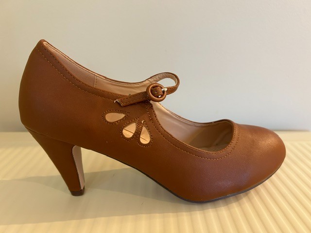 J Adams New w/Box Tan Mary Jane Style Kitten Heel Shoes Size 11