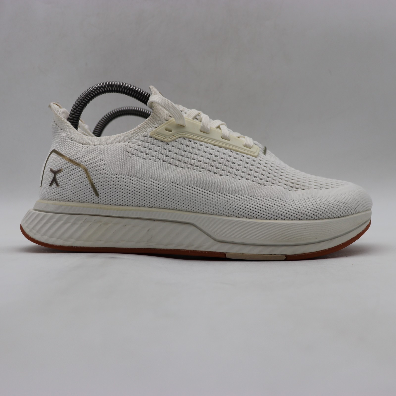 Flux Adapt Runner Women’s 8.5 Men’s 7 White Gum Running Athletic Barefoot Knit