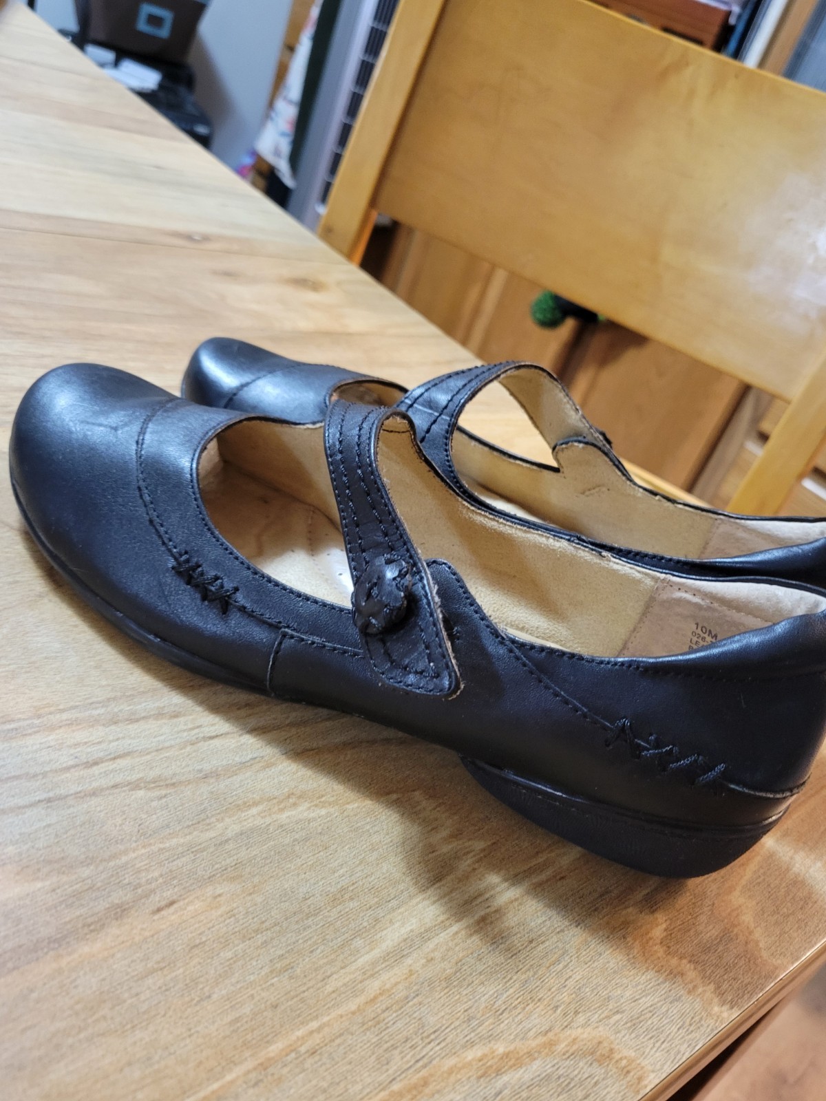 Mary Jane Style Leather Shallow Toe Comfort Flat By Strictly Comfort sz 10-M